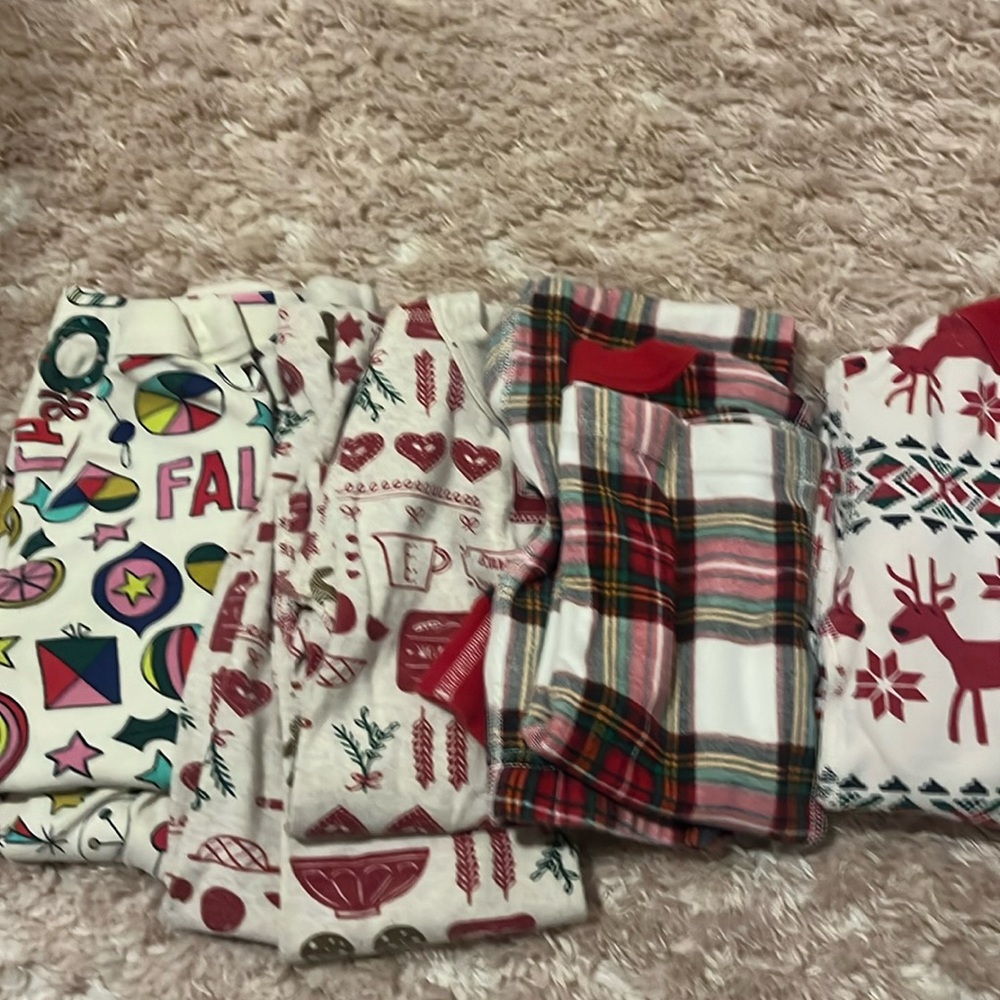4 pairs of Hannah Anderson Christmas PJs. Long sleeve/pant sets size 4